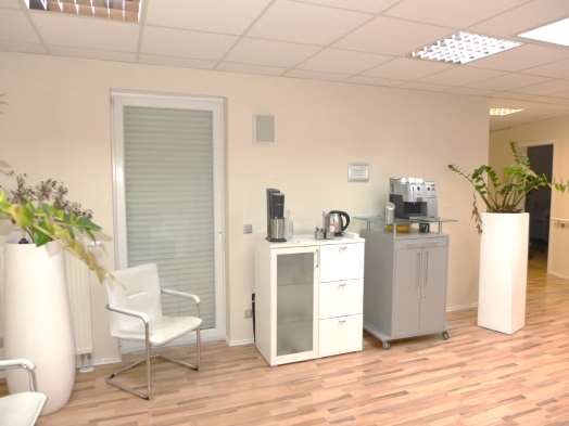 Foto 48 von 56 — Eigentumswohnung (ab 5 Zimmer), Gewerbeeinheit (z.B. Laden, Büro), Garage, Sonstiges