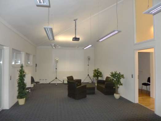 Foto 44 von 56 — Eigentumswohnung (ab 5 Zimmer), Gewerbeeinheit (z.B. Laden, Büro), Garage, Sonstiges