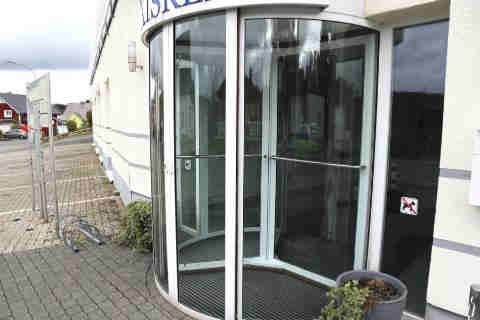Foto 10 von 56 — Eigentumswohnung (ab 5 Zimmer), Gewerbeeinheit (z.B. Laden, Büro), Garage, Sonstiges