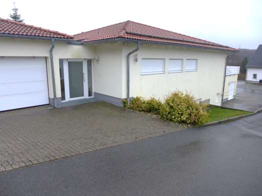 Foto 37 von 56 — Eigentumswohnung (ab 5 Zimmer), Gewerbeeinheit (z.B. Laden, Büro), Garage, Sonstiges