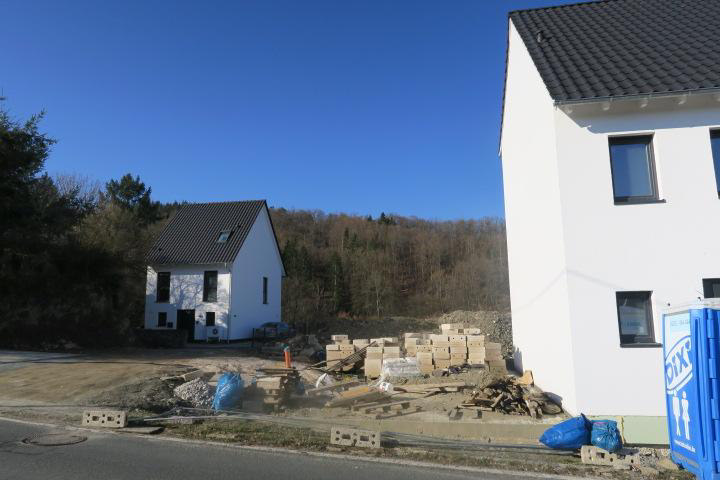 Foto 2 von 6 — unbebautes Grundstück