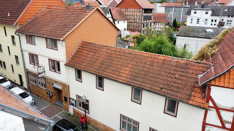 Foto 1 von 8 — Wohn-/Geschäftshaus, mit Innenhof und Schuppen