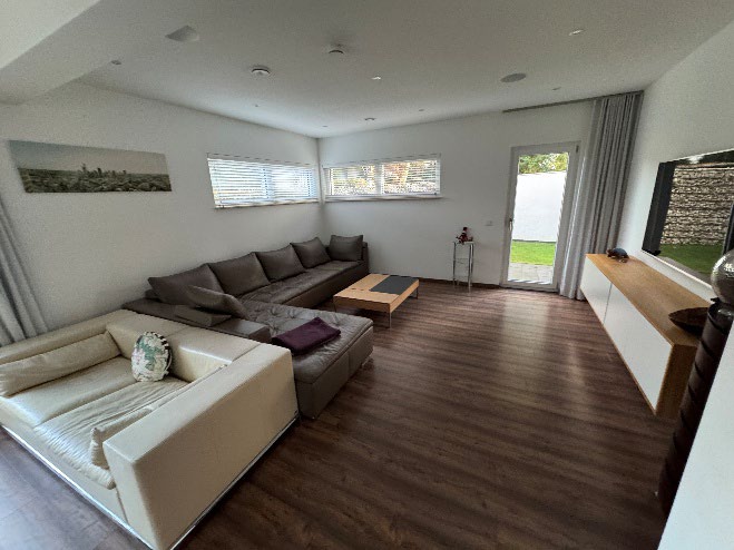 Foto 4 von 18 — Einfamilienhaus, Garage