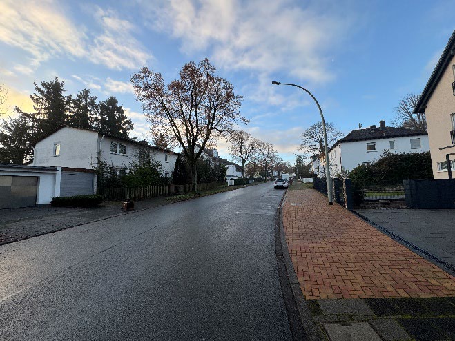 Foto 2 von 18 — Einfamilienhaus, Garage