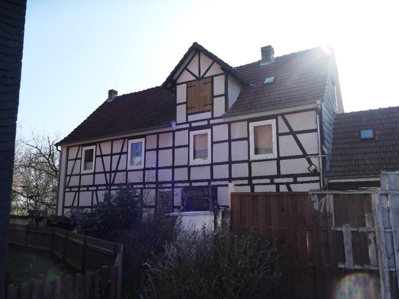 Foto 1 von 3 — Einfamilienhaus, Garage, unbebautes Grundstück