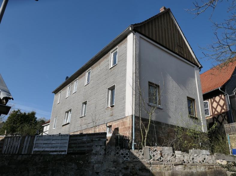 Foto 2 von 3 — Einfamilienhaus, Garage, unbebautes Grundstück