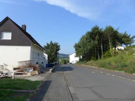 Foto 1 von 15 — Einfamilienhaus, Garage