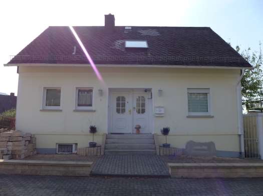 Foto 2 von 15 — Einfamilienhaus, Garage