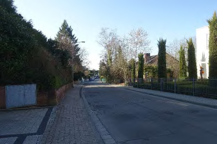 Foto 4 von 15 — Einfamilienhaus, Garage