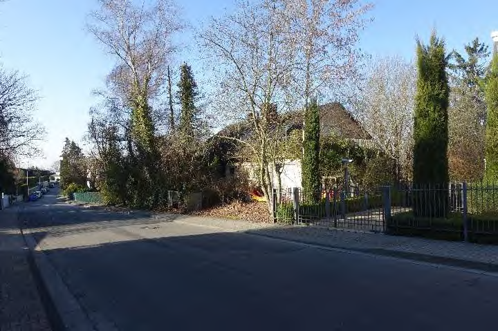 Foto 6 von 15 — Einfamilienhaus, Garage