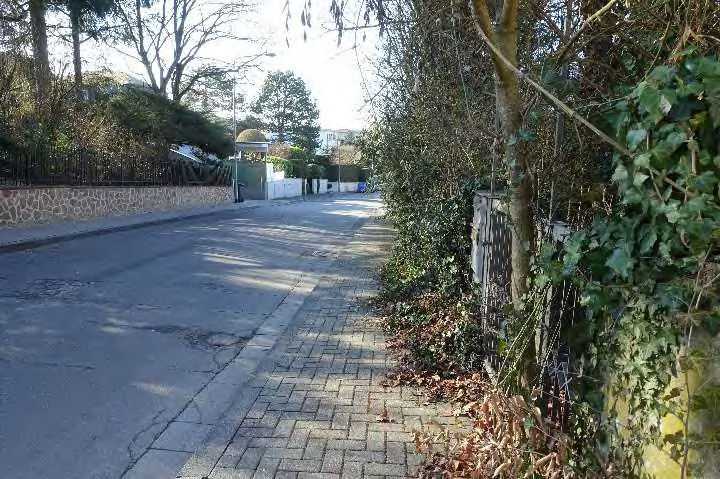 Foto 15 von 15 — Einfamilienhaus, Garage