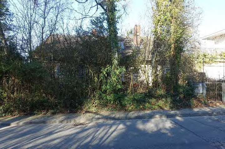 Foto 10 von 15 — Einfamilienhaus, Garage