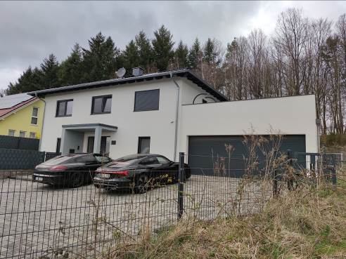Foto 9 von 27 — Einfamilienhaus, Garage