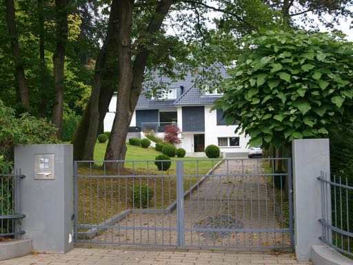 Foto 1 von 2 — Einfamilienhaus